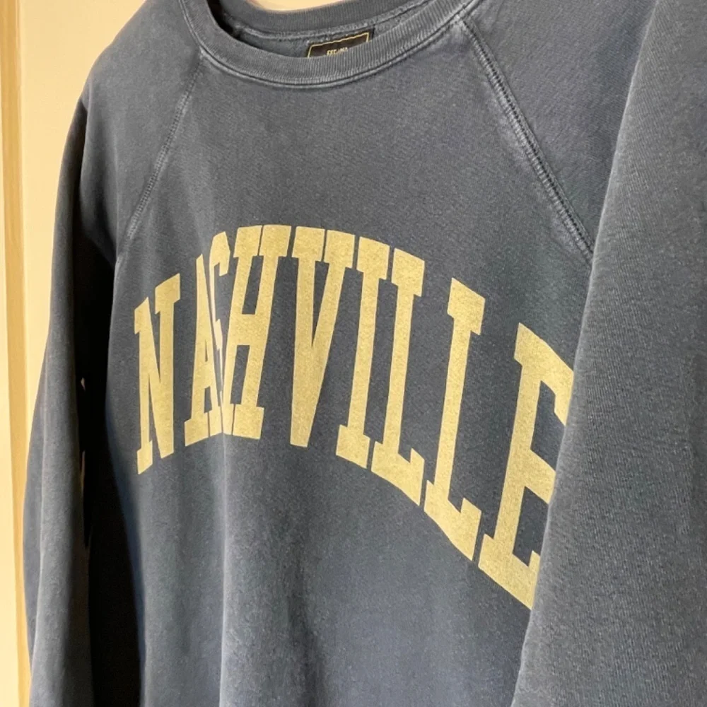 Nashville Women's Black obersized Pull OverSweater - Picture 4 of 9